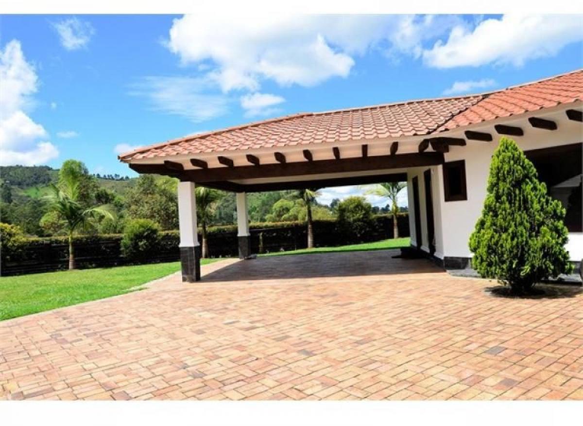 5 bedrooms House in Antioquia, Colombia No. 9060