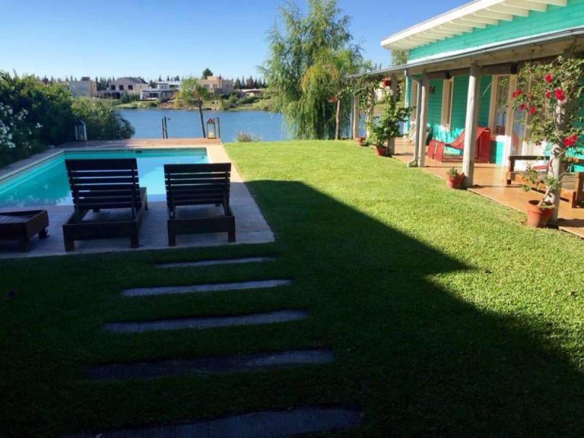 3 bedrooms House in Tigre, Argentina No. 5486