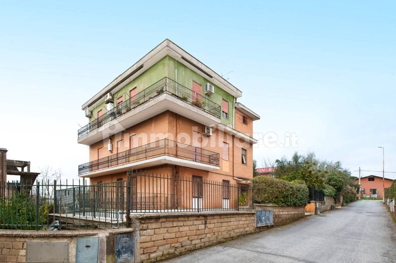 2 bedrooms Apartment in Rome, Italy No. 143198