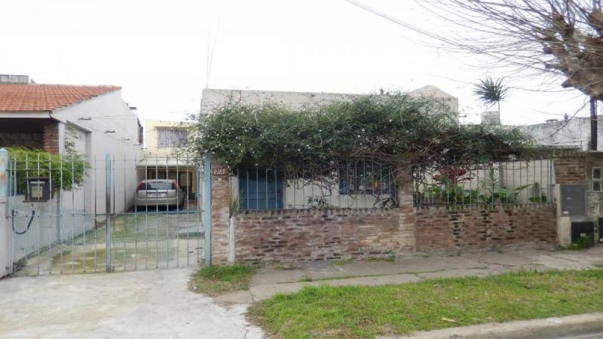 3 bedrooms House in Quilmes, Argentina No. 10674