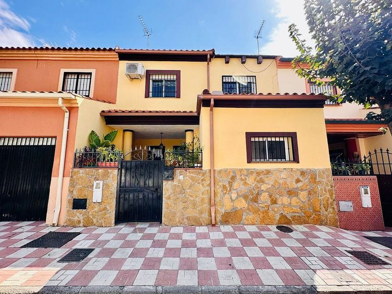 Adosado de 5 dormitorios en Jun, Spain No. 225038