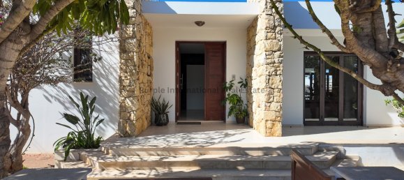 6 bedrooms Villa in Deryneia, Cyprus No. 22039 26