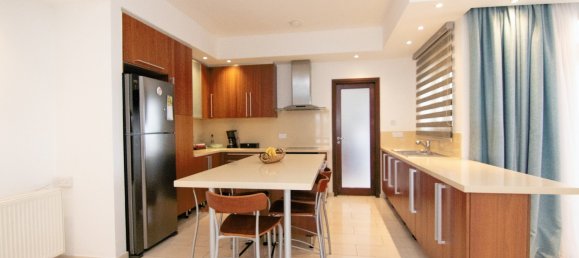 6 chambres Villa à Deryneia, Cyprus No. 22039 11