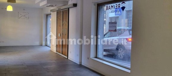 Офис с 2 комнатами в Казнате кон Бернате, Италия № 264755 3