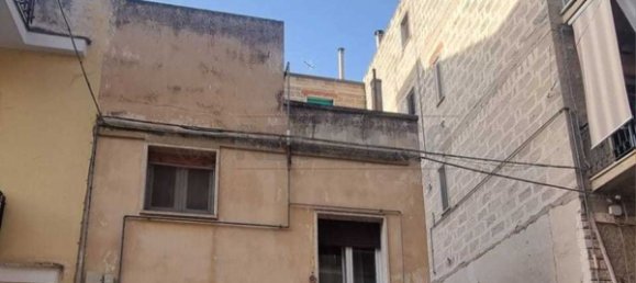 4 bedrooms House in Altamura, Italy No. 361795 6