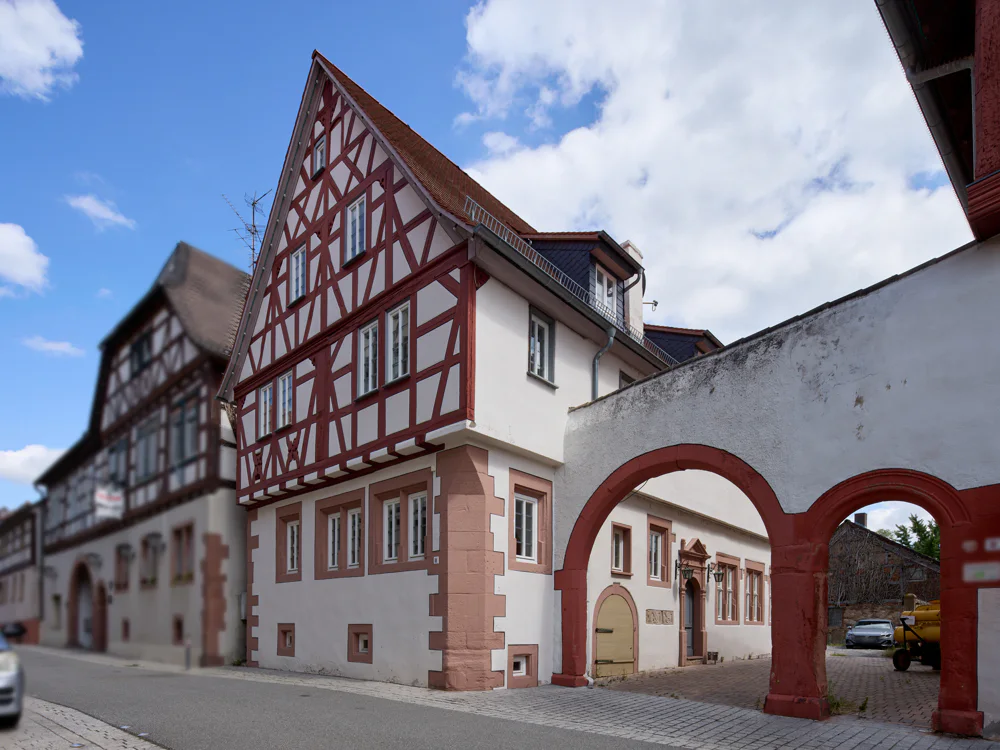 Отель, гостиница с 10 комнатами в Дармштадт-Дибург, Германия № 364470