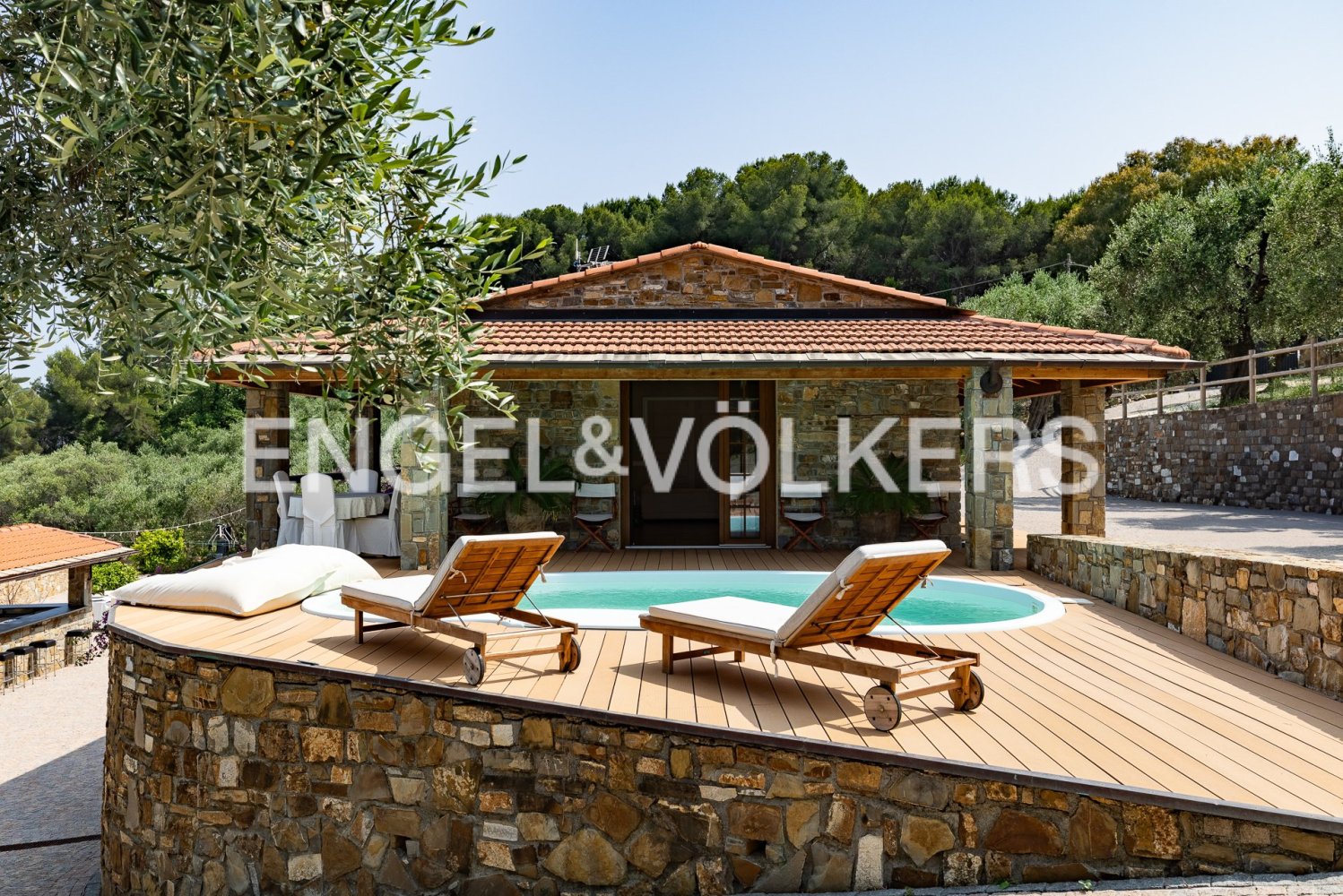 Casa de 4 dormitorios en San Bartolomeo al Mare, Italy No. 345691