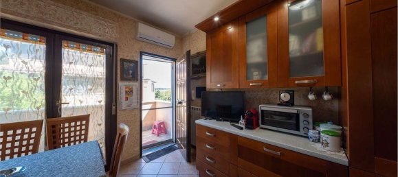 3-salle Duplex à Pomezia, Italy No. 299331 5