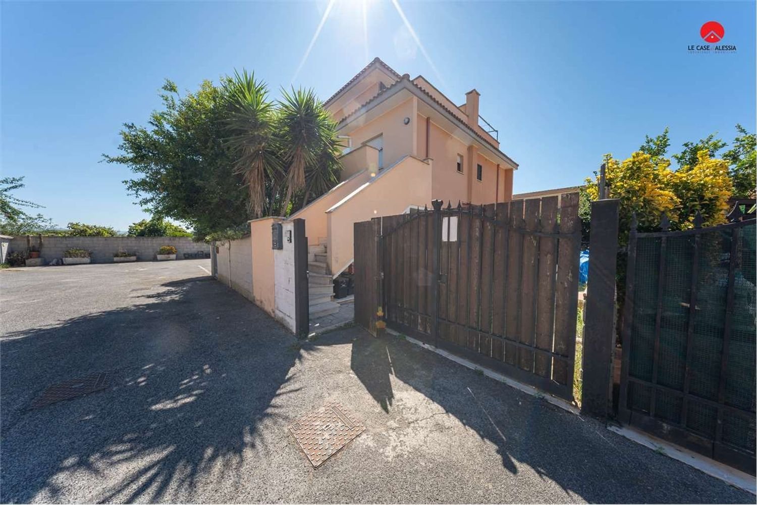 3-salle Duplex à Pomezia, Italy No. 299331