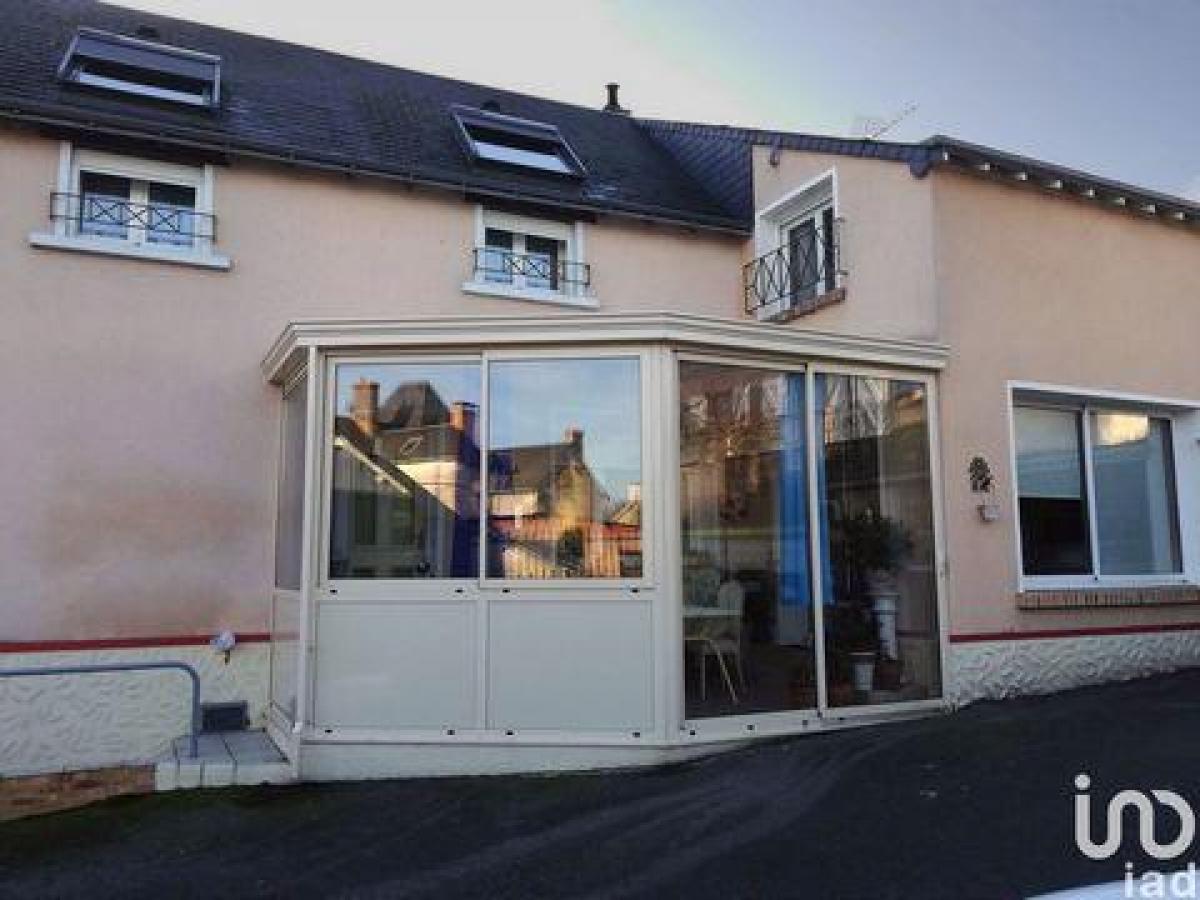 Casa de 3 dormitorios en Le Lude, France No. 27671