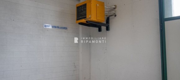 Склад 360м² в Калольциокорте, Италия № 365540 9