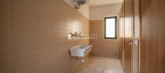 Склад 360м² в Калольциокорте, Италия № 365540 12