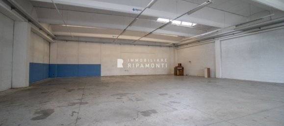 Склад 360м² в Калольциокорте, Италия № 365540 4