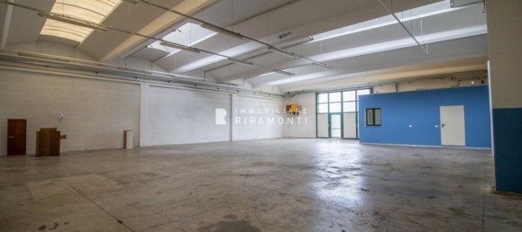 Склад 360м² в Калольциокорте, Италия № 365540 2