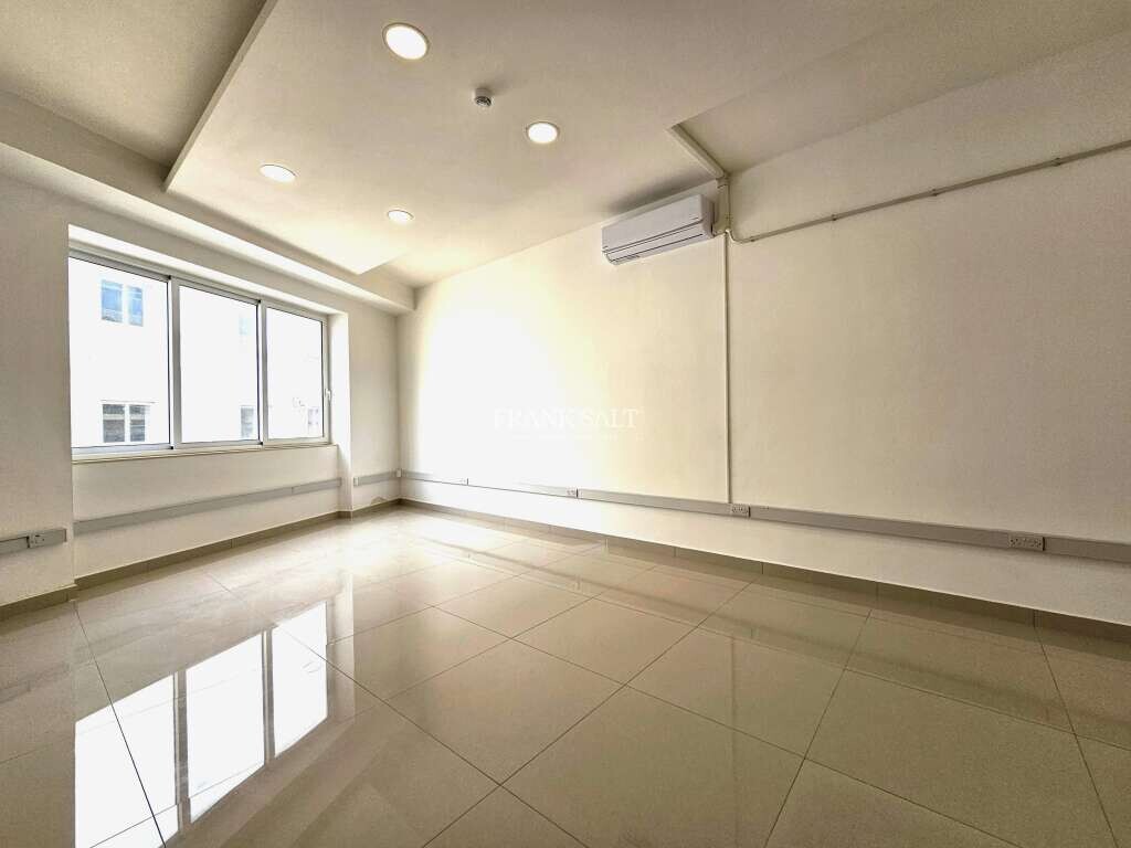 Oficina en Balzan, Malta No. 13639