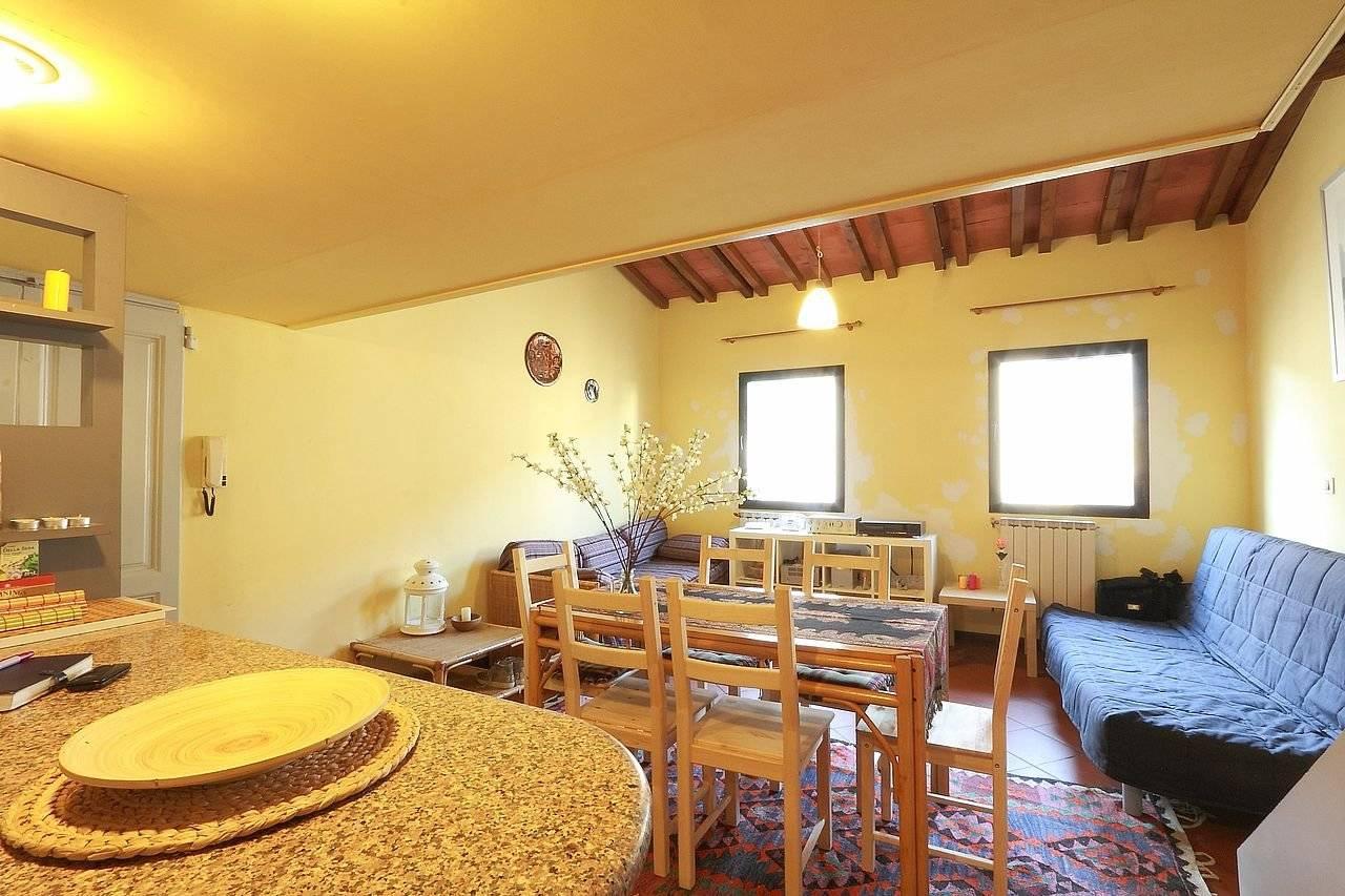 4 rooms Apartment in Florence, Italy No. 107777