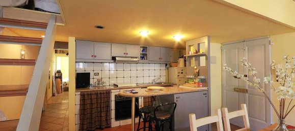 4 rooms Apartment in Florence, Italy No. 107777 2