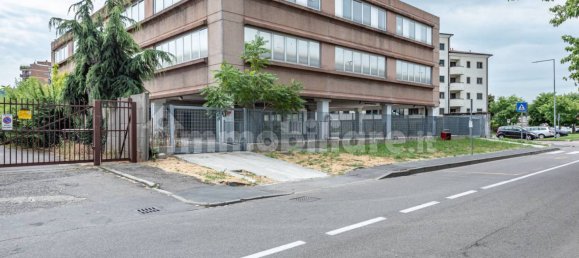 5 rooms Office in Trezzano sul Naviglio, Italy No. 13203 2
