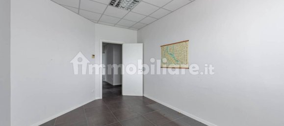 5 rooms Office in Trezzano sul Naviglio, Italy No. 13203 13