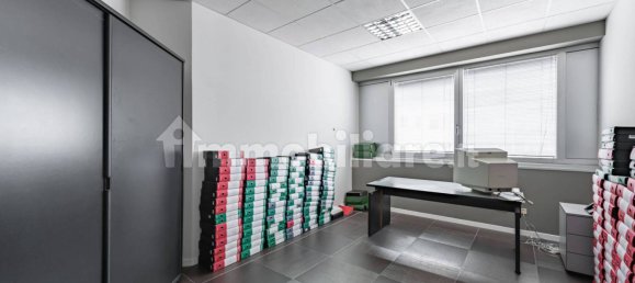 5 rooms Office in Trezzano sul Naviglio, Italy No. 13203 5