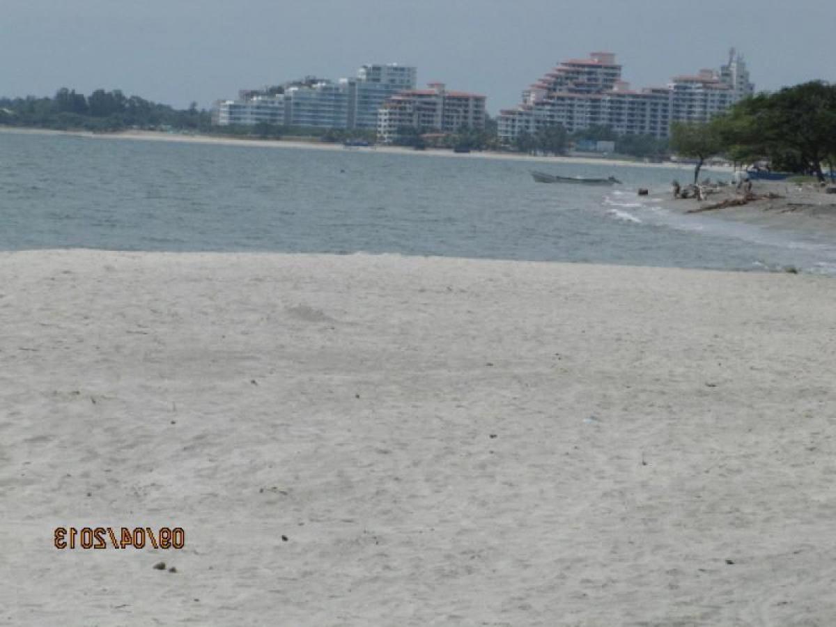 Studio in Guadalajara de Buga, Colombia No. 3008