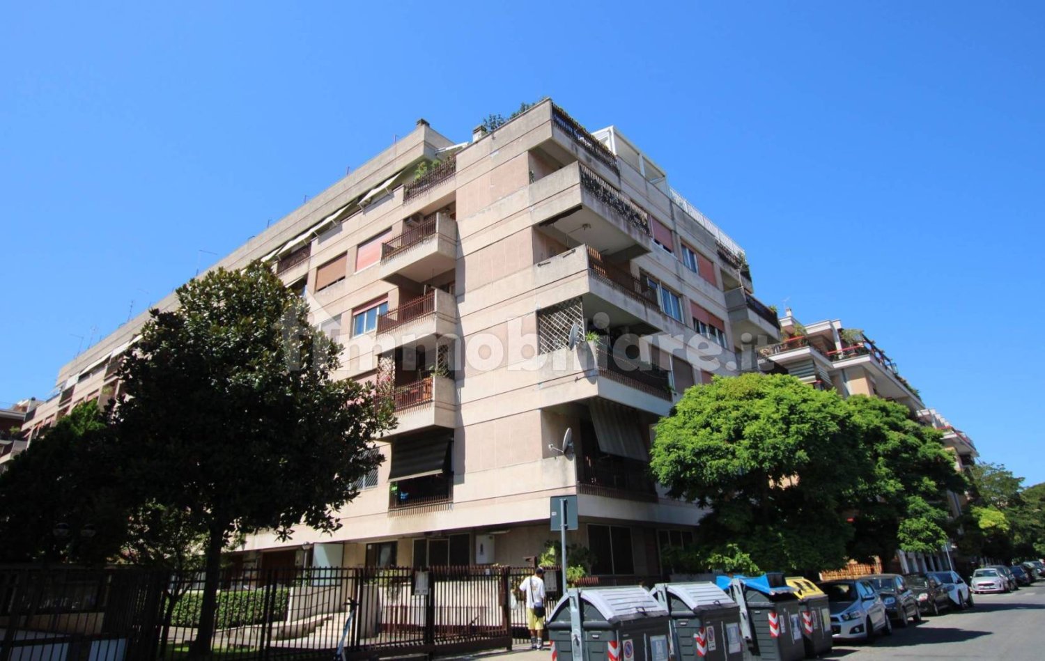 4 bedrooms Apartment in Rome, Italy No. 272624