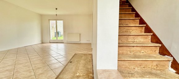 3 bedrooms House in Montepilloy, France No. 215769 2