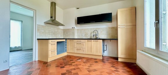 3 bedrooms House in Montepilloy, France No. 215769 4