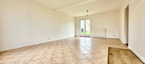 3 bedrooms House in Montepilloy, France No. 215769 3