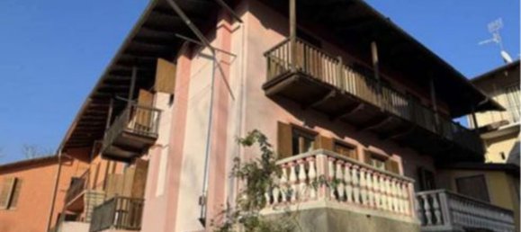 3 bedrooms House in Cossato, Italy No. 381119 2