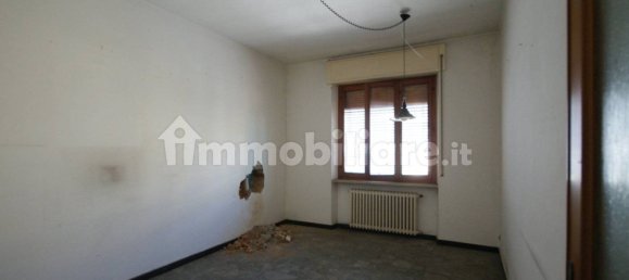 6 bedrooms Apartment in Ziano Piacentino, Italy No. 90207 2