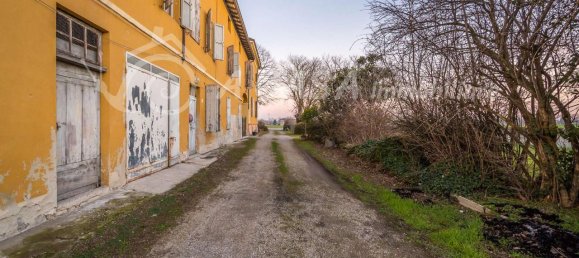 9 rooms Villa in Noceto, Italy No. 156820 3