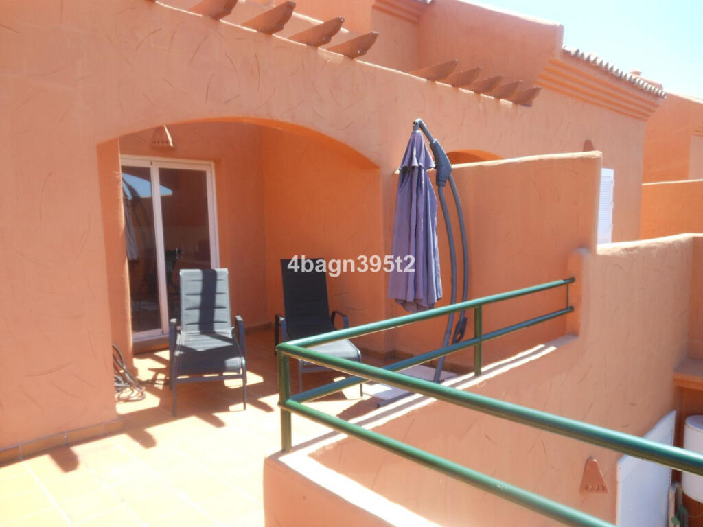 Dúplex de 2 dormitorios en Marbella, Spain No. 185339