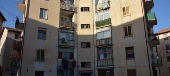 4 rooms Apartment in Catania, Italy No. 49158 3