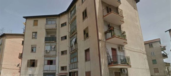 4 rooms Apartment in Catania, Italy No. 49158 2