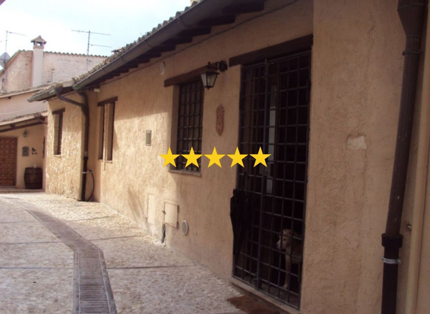 Квартира с 4 комнатами в Треви, Италия № 193657