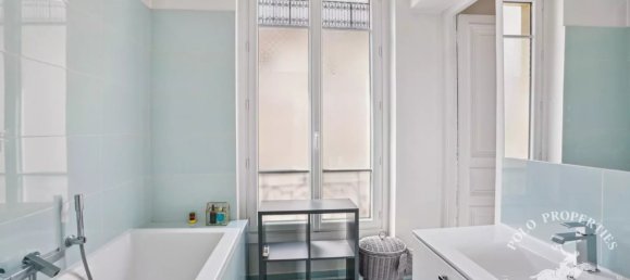 3 bedrooms Apartment in Paris, France No. 180783 4