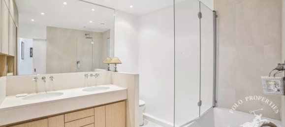 3 bedrooms Apartment in Paris, France No. 180783 10