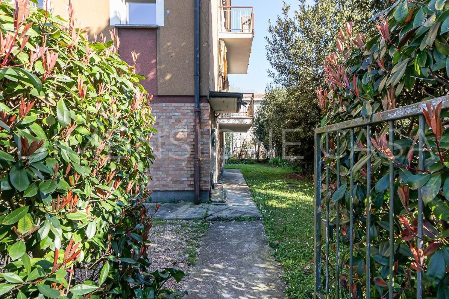 3غرفة شقة في San Prospero, Italy رقم 221298