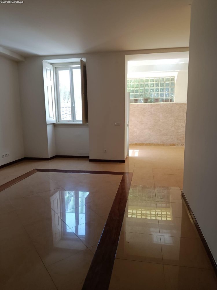 1 bedroom Apartment in Lisbon, Portugal No. 292033