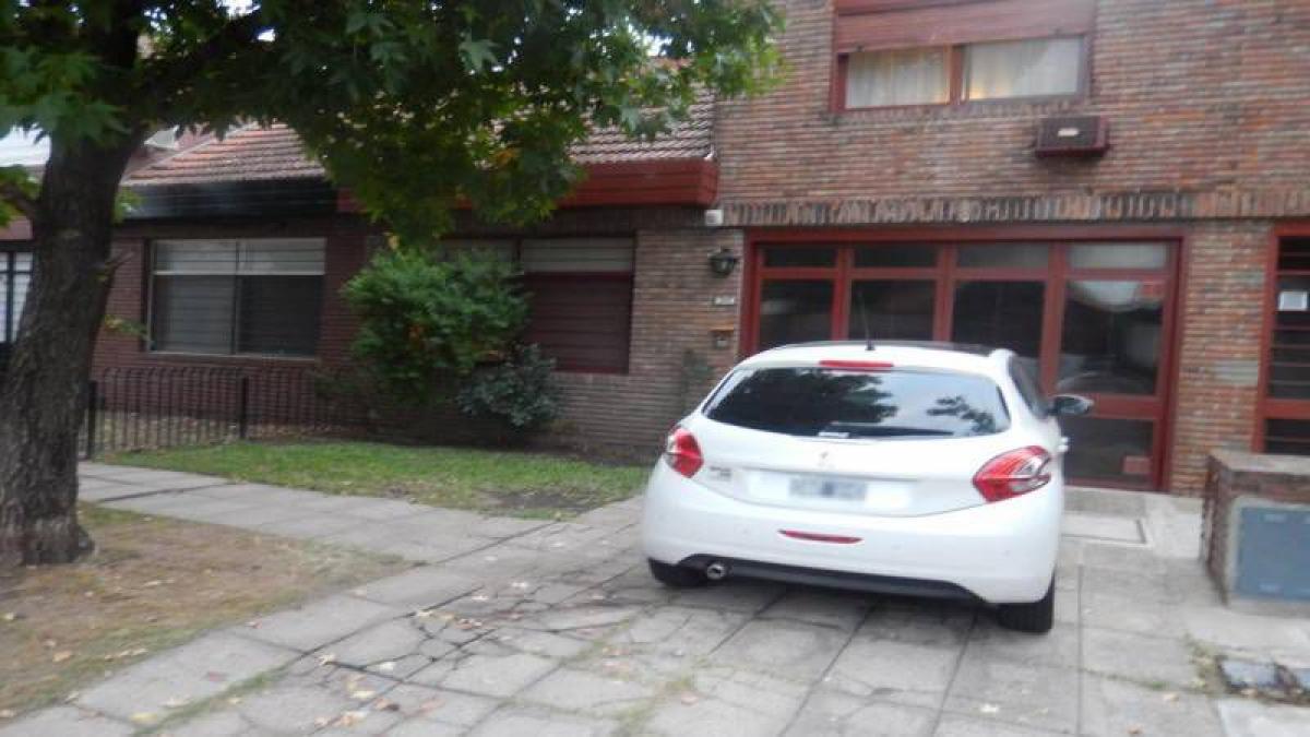 3 bedrooms House in Quilmes, Argentina No. 10035