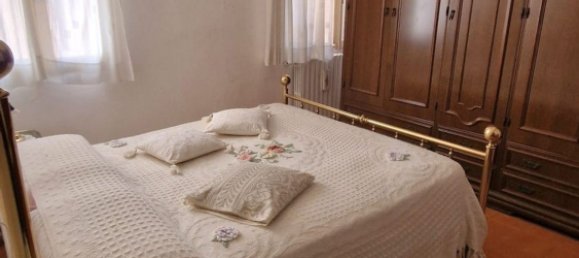 4 bedrooms House in Ferrara, Italy No. 380730 4