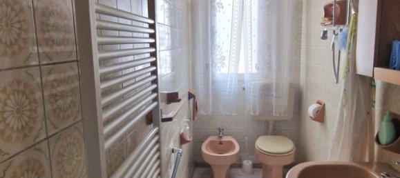 4 bedrooms House in Ferrara, Italy No. 380730 8