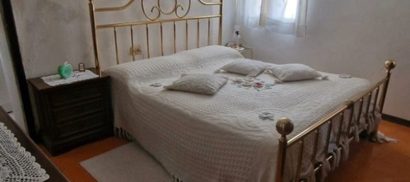 4 bedrooms House in Ferrara, Italy No. 380730 5