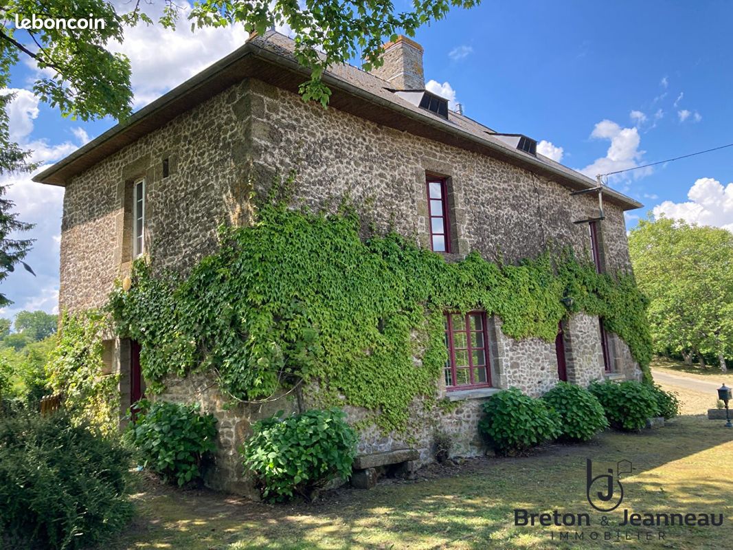 2 bedrooms Castles in Mayenne, France No. 363446