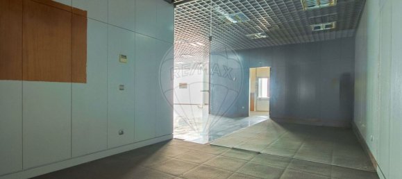 295m² Commercial property in Soure, Portugal No. 70890 11