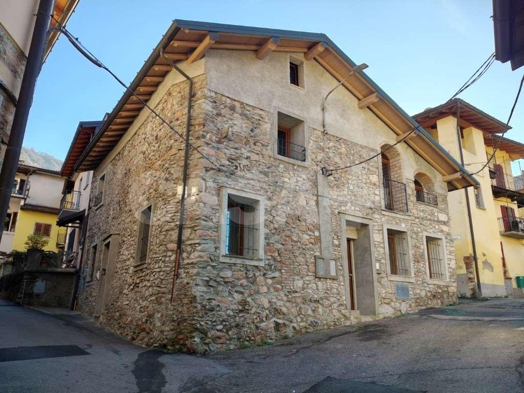 Квартира с 3 комнатами в Вальганна, Италия № 139107