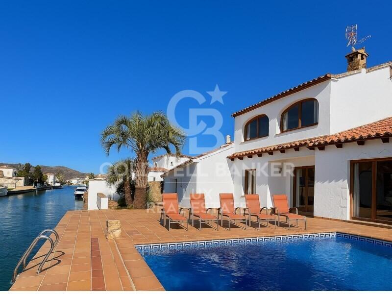 7 bedrooms Villa in Empuriabrava, Spain No. 77867