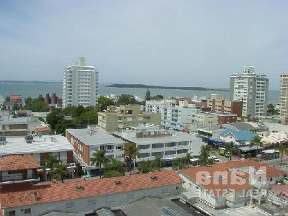 4 bedrooms Apartment in Maldonado, Uruguay No. 12805