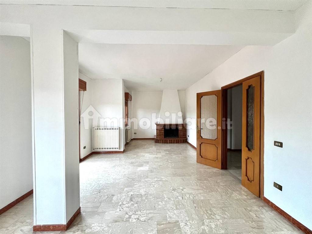 Apartamento de 3 dormitorios en Frosinone, Italy No. 51608